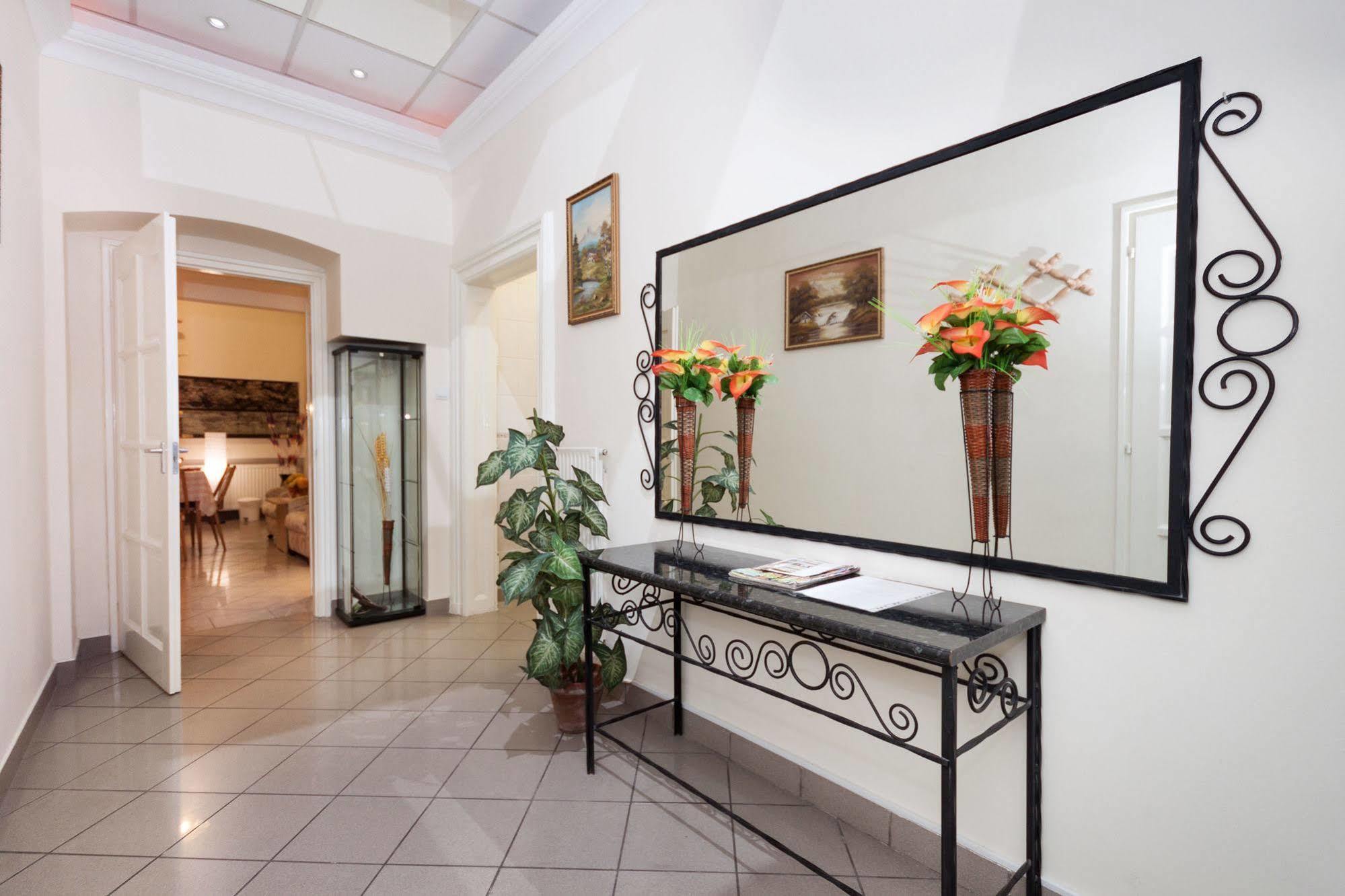 Like Home - City Center - Style Apartment بودابست المظهر الخارجي الصورة